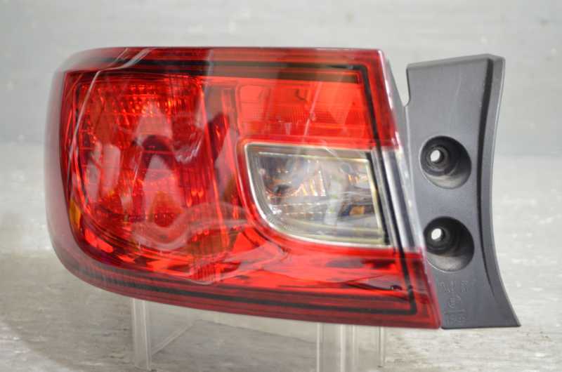 ルノー ルーテシア 前期 純正 破損無 取付OK 動作保証 左 テールライト テールランプ 265554091R k092428拍卖