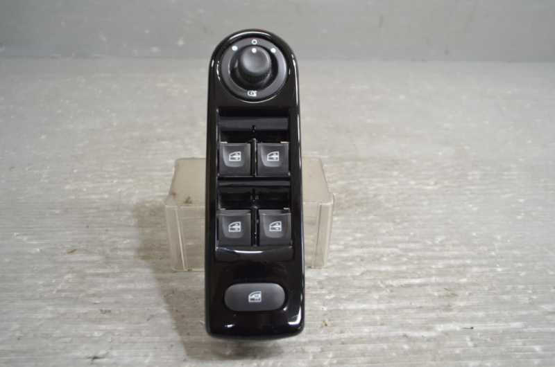 ルノー ルーテシア 前期 純正 破損無 取付OK 動作保証 右 フロント パワーウインドウスイッチ k092426拍卖