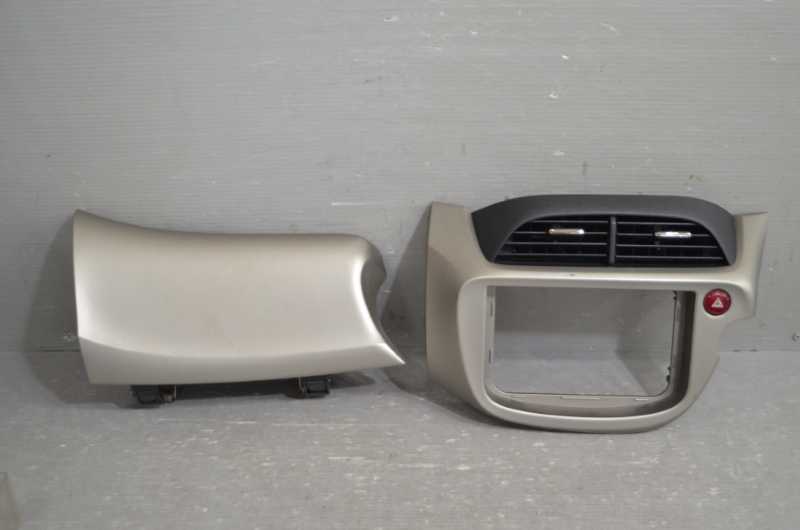 フィット 前期(GP1) 純正 ナビ オーディオパネル グローブボックスセット トリム-N-S 77250-TF0-J0 /77510-TF0-00 77500-TF2-003ZA k092821拍卖