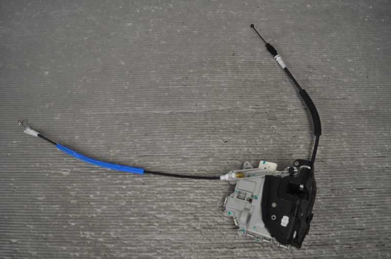 アウディ A4 アバント 2.0 TFSI B8系 右H 前期 (8KCDNF) 純正 左 前 フロント ドアロック アクチュエーター 8J2-837-015-C s020968A拍卖