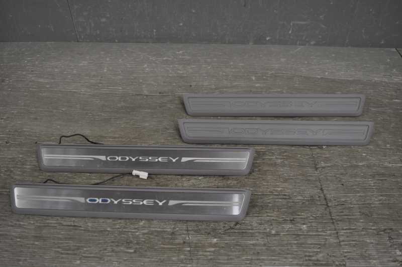 オデッセイ M 前期 (RB3) 純正OP 破損無 スカッフプレート イルミネーション付 1台分セット 08E12-SLE-0M0-01 8426-SLE-J010-20 s021024D拍卖
