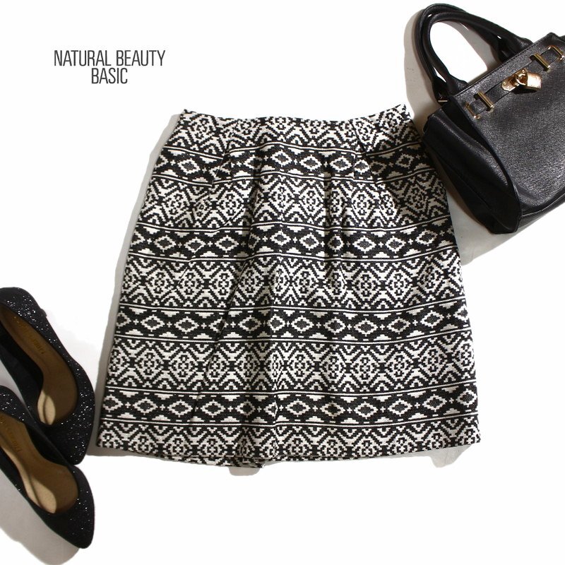 美品 ナチュラルビューティーベーシック NATURAL BEAUTY BASIC ラメ ネイティブ ジャガード 刺繍 柄 台形 スカート M グレー ブラック 黒拍卖