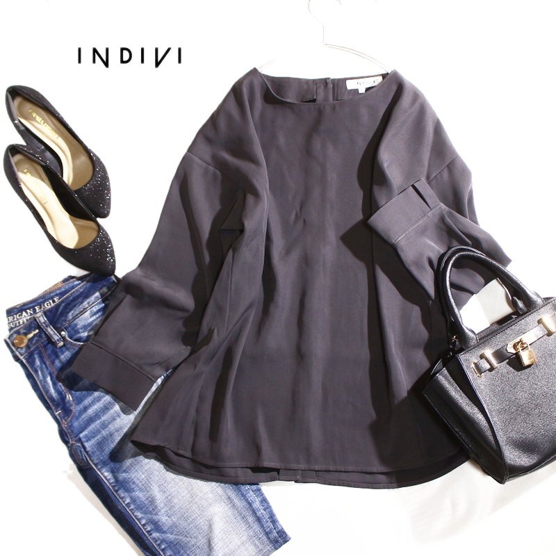 美品 インディヴィ INDIVI 株)ワールド 合物 さらり ポリエステル ジャージ― ブラウス カットソー 38 グレー ゆったり オフィスカジュアル拍卖