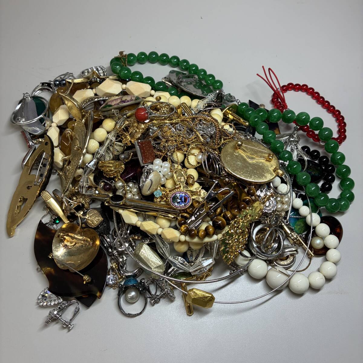 ★メッキアクセサリー メッキ リング ブローチ ネックレス イヤリング シルバー アクセサリー 色石 石 大量 約1Kg おまとめ拍卖