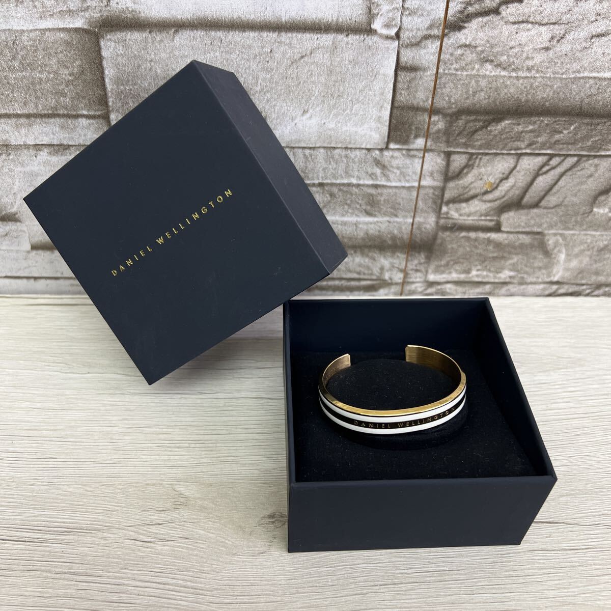 DANIEL WELLINGTON DW ダニエルウェリントン ブレスレット バングル ホワイト ゴールド拍卖