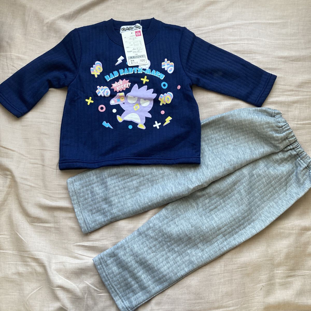 100サイズ☆バツ丸☆未使用☆長袖パジャマ☆秋冬に☆拍卖