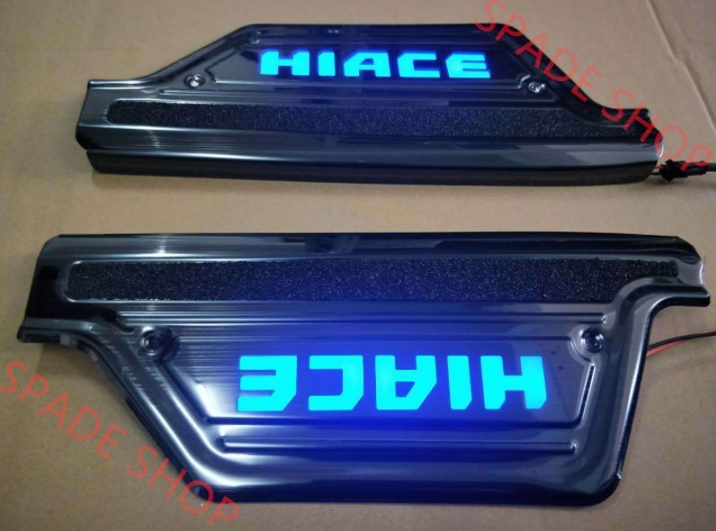 ハイエース 200系 スカッフプレート ガーニッシュキッキングカバー 標準ワイド1型-5型 LED流れる 点灯 専属ロゴ (前席プレート, 黒チタン)拍卖