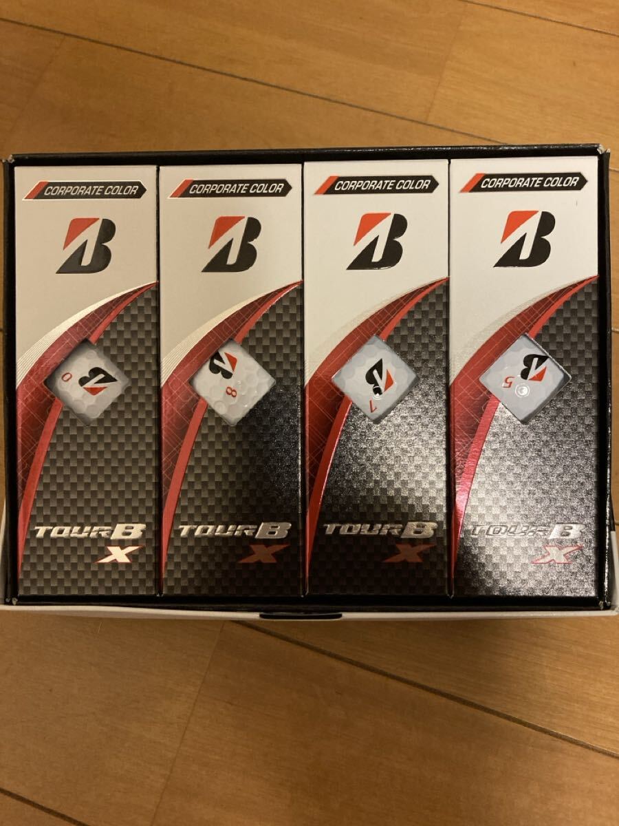 ツアーB X ホワイト1ダース コーポレートカラー拍卖