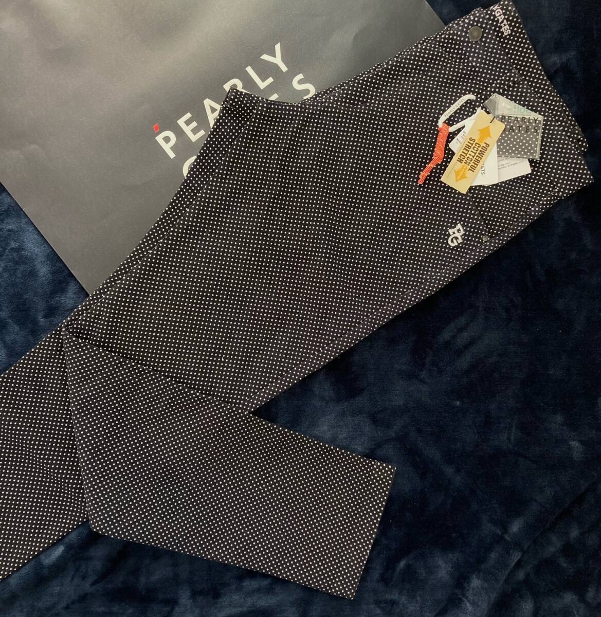 新品 パーリーゲイツ パワフルコットンストレッチ ドット小紋柄 モールスキンパンツ(5)サイズL/黒 PEARLY GATES 快適な着心地拍卖