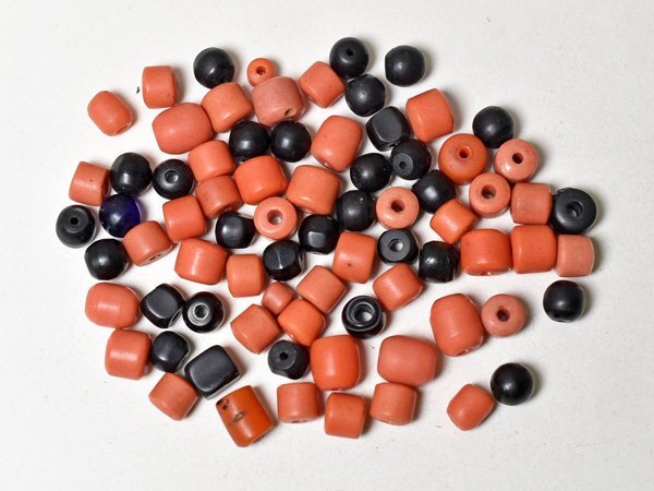 ●わくわくとんぼ玉★ANTIQUEヒマラヤンコーラル&ボヘミアビーズアソート トンボ玉 アンティークビーズ 珊瑚 大量 ガラス【C21002B-P3】拍卖