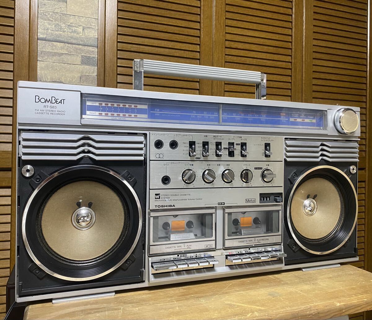 美品 東芝 BOMBEAT RT-S83 ラジカセ 動作品 TOSHIBA ラジカセ 拍卖