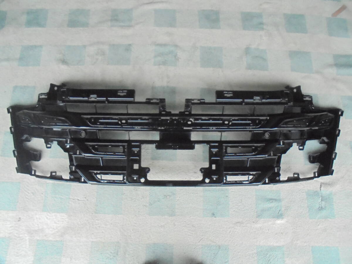ヴェルファイア Zプレミアム TAHA40W.TAHA45W.AAHH40W.AAHH45W 純正 フロントバンパーロアグリル フロントグリル下側 53103-V2030 7704拍卖
