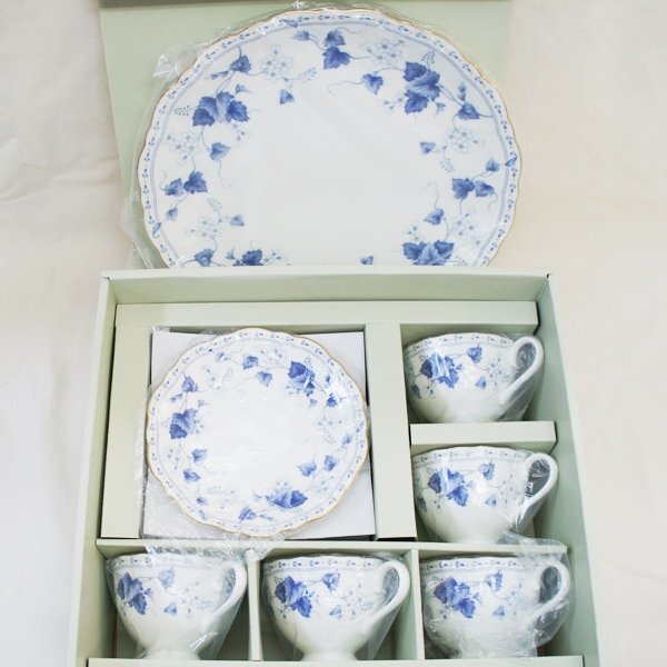 中古・未使用・超美品【NARUMI ナルミ】ソラリア コーヒータイムセット カップ&ソーサー5客+27cm皿 金彩 BONE CHINA 8128-20872P拍卖