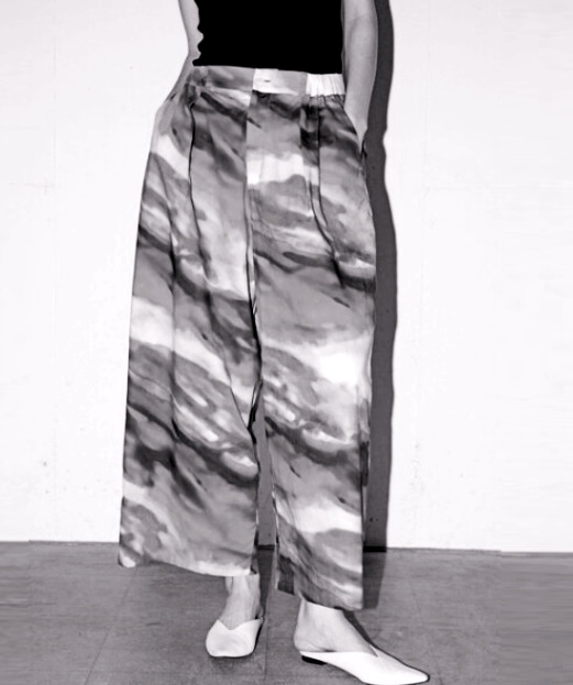 美品 定価2.7万 MIDIUMISOLID プリントワイドイージーパンツ ミディウミ拍卖