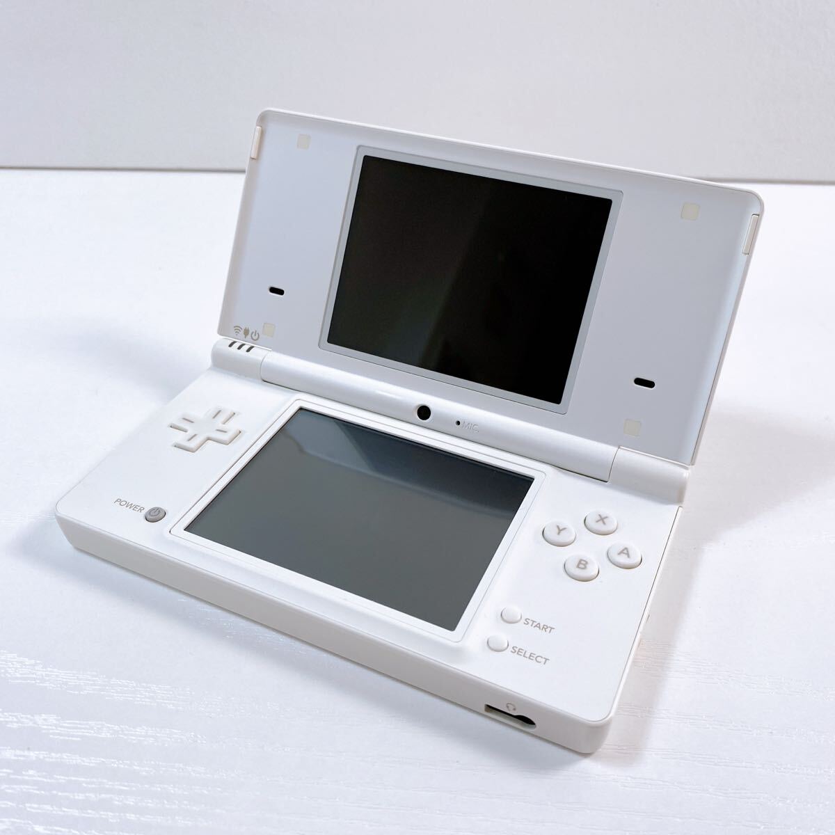 327【中古】Nintendo DSi 本体 TWL-001 ホワイト ニンテンドー DSi タッチペン付き 任天堂 ゲーム機 動作確認 初期化済み 現状品拍卖