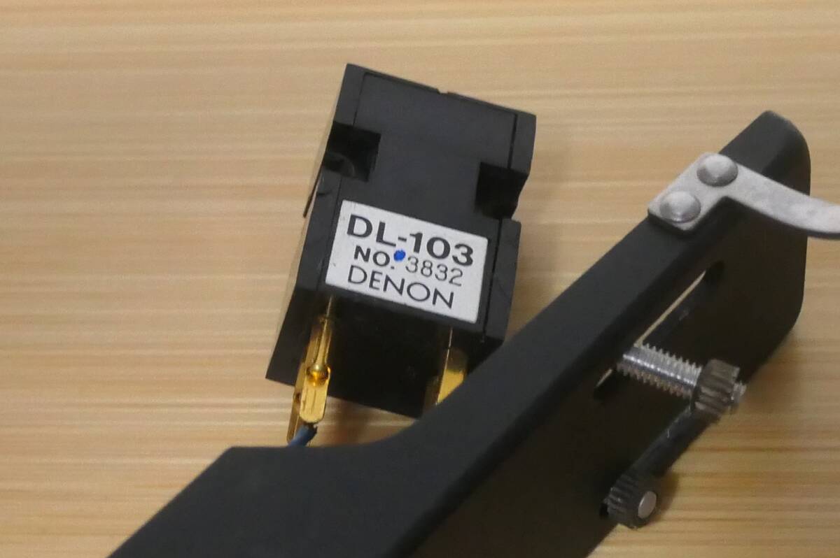 ☆【ジャンク品】DENON DL-103 MC型カートリッジ デノン ヘッドシェル付き【針折れ】☆拍卖