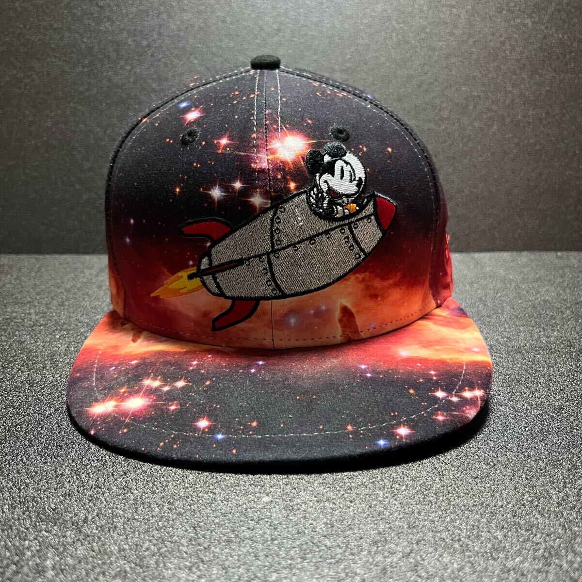 ニューエラ 別注 ディズニー コラボ 宇宙柄 刺繍キャップ 廃盤品 値引可 NEW ERA ディズニー ミッキー 7 8/3 ベースボールキャップ 拍卖