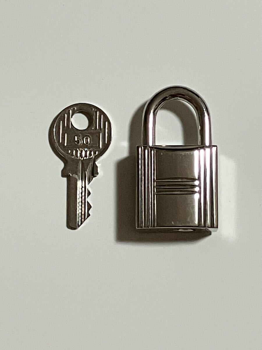 良品 HERMES パドロック カデナ 南京錠 鍵 キー シルバー カラー エルメス バッグチャーム キーリング キーホルダー バッグ チャーム 50番拍卖