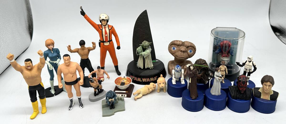 y2348E 【1円スタート】 ミニフィギュア 21点 ペットボトルキャップ おまけ スターウォーズ E.T プロレス他 コレクション 長期保管品拍卖