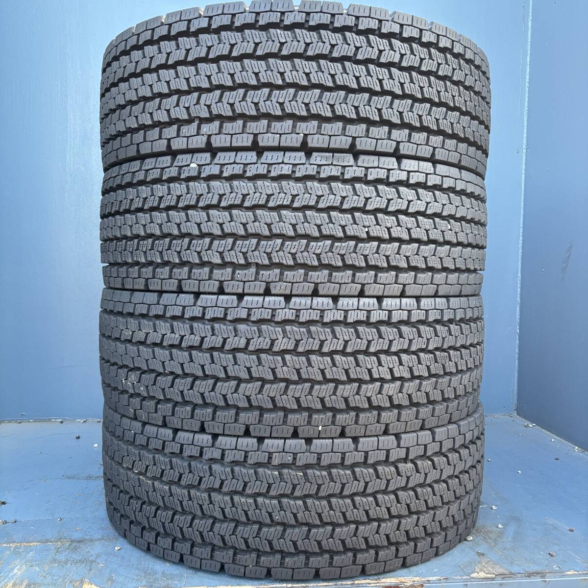 ガチバリ山★2024年製 245/70R19.5 136/134J ヨコハマ 905W スタッドレス 4本セット 拍卖