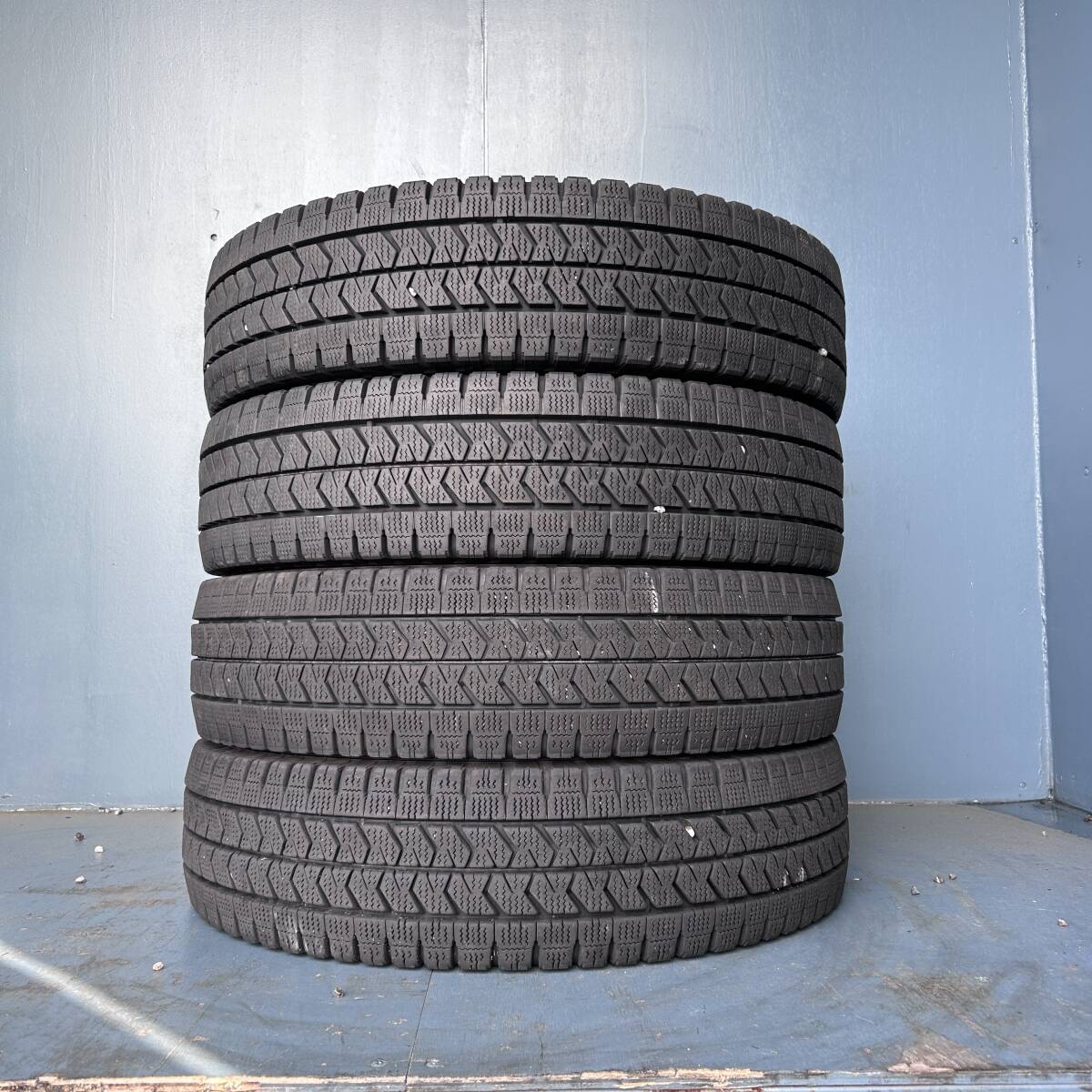 バリ山★送料無料!!2024年製 205/85R16 117/115L ブリヂストン W989 スタッドレス 4本セット拍卖