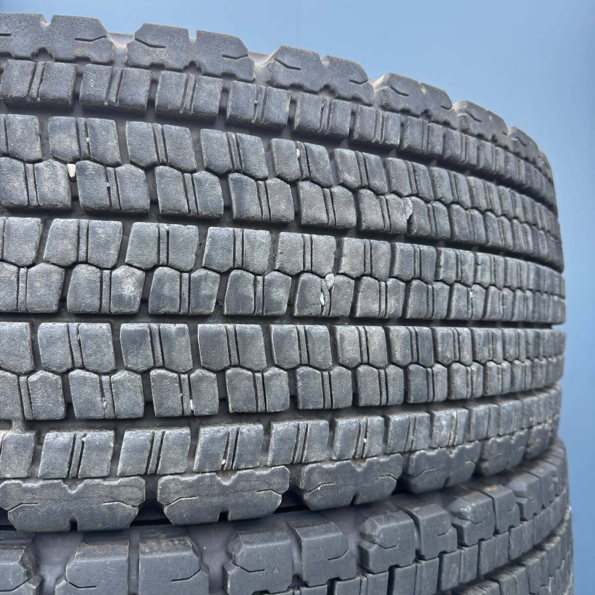 スーパーバリ山★16mm 2024年製 275/80R22.5 151/148J ブリヂストン W900 スタッドレス 4本セット 22拍卖