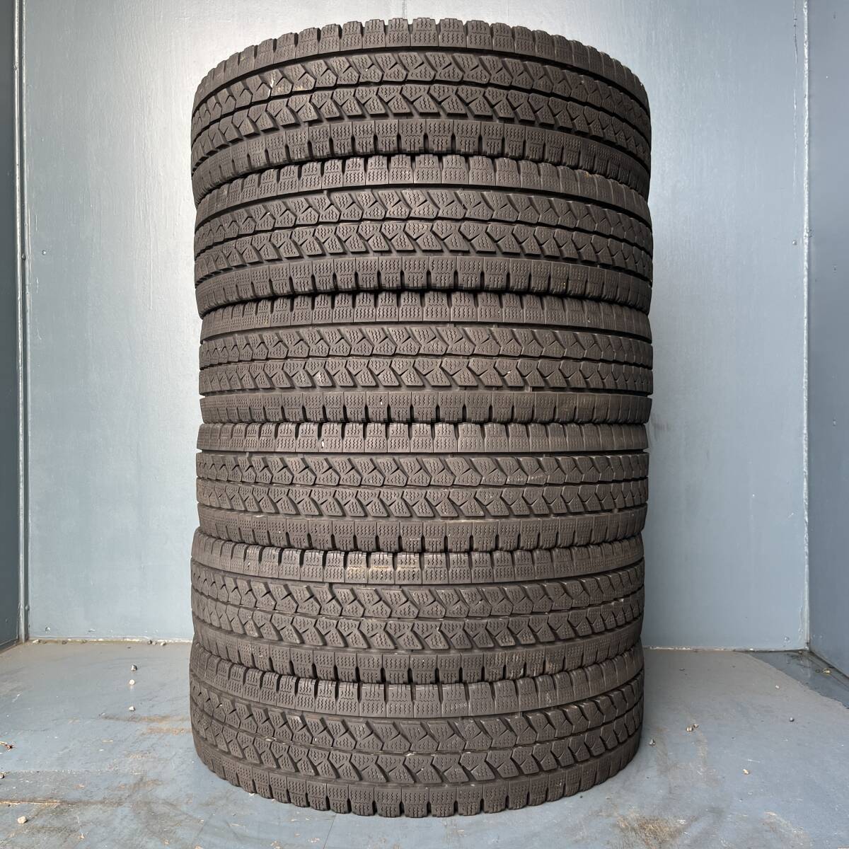 スーパーバリ山★送料無料!! 2022年製 205/80R17.5 120/118L ブリヂストン W979 スタッドレス 6本セット 1拍卖