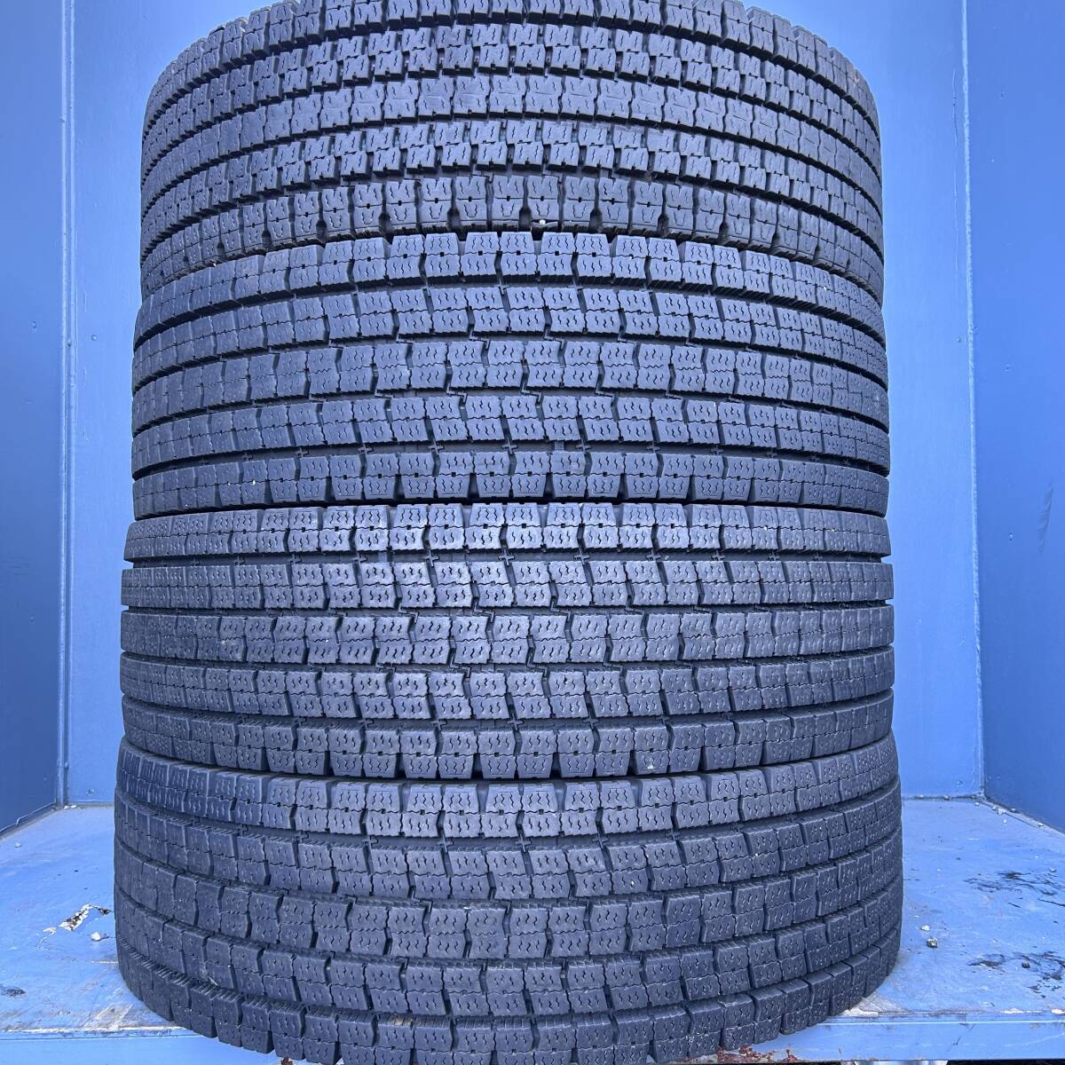 バリ山★11mm 2023年製 275/80R22.5 151/148J TOYO M939 スタッドレス 4本セット 17拍卖
