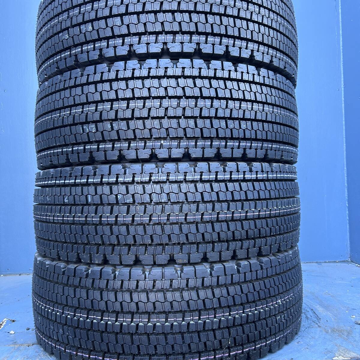 新品★2024年製 245/70R19.5 136/134J ブリヂストン W900 スタッドレス 4本セット拍卖