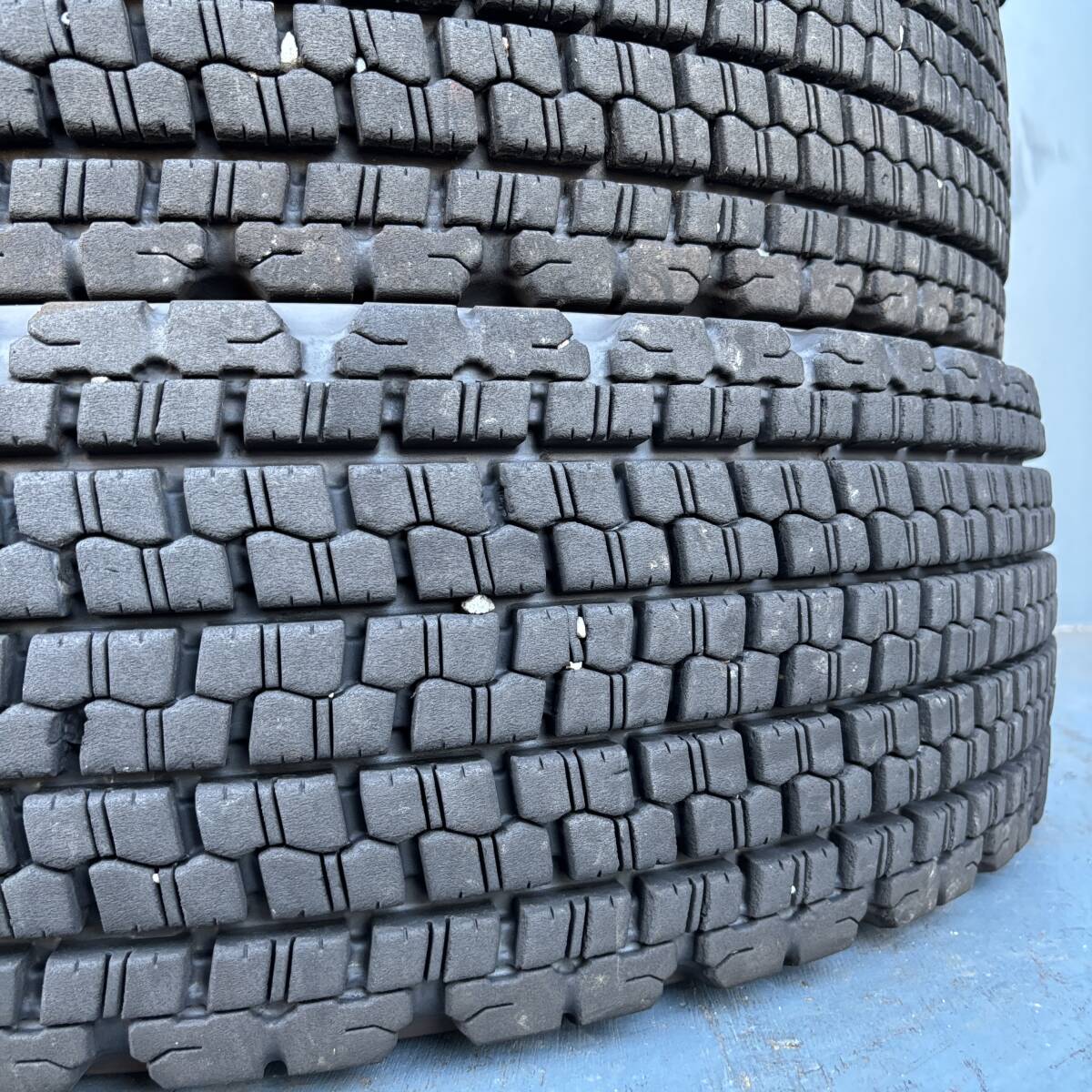 YES!バリ山★2022年製 225/90R17.5 127/125L ブリヂストン W900 スタッドレス 6本セット拍卖