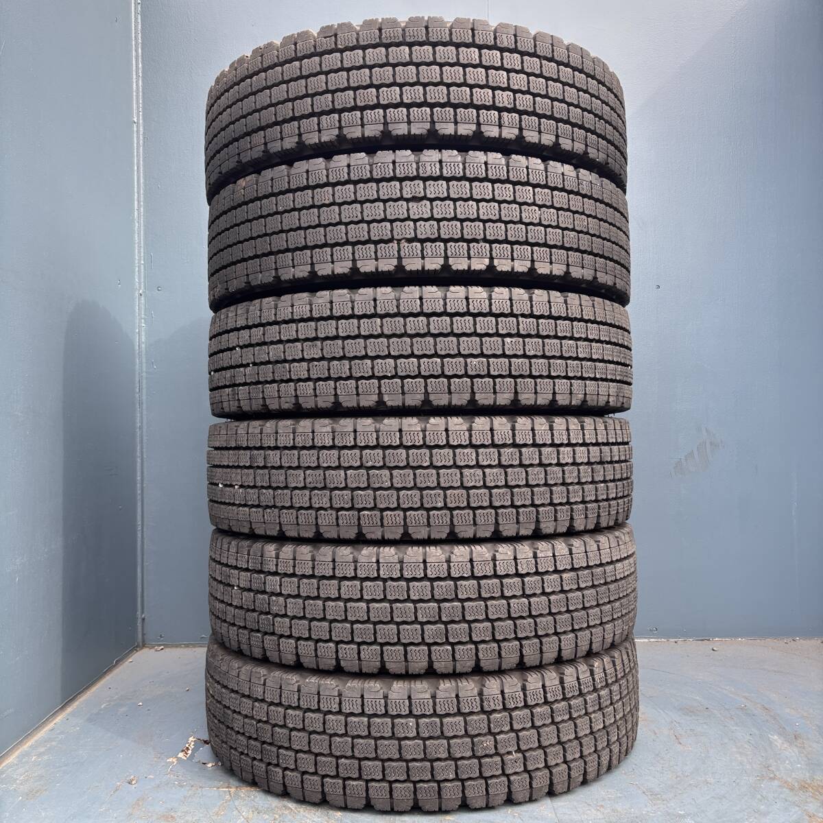 スーパーバリ山★2本地山4本再生 225/80R17.5 123/122L ブリヂストン W910 スタッドレス 6本セット拍卖