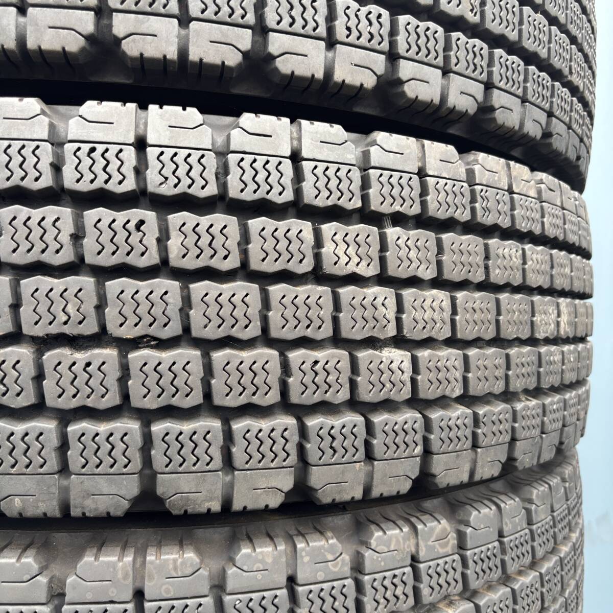 スーパーバリ山★2022年製!! 225/80R17.5 123/122L ブリヂストン W910 スタッドレス 6本セット拍卖