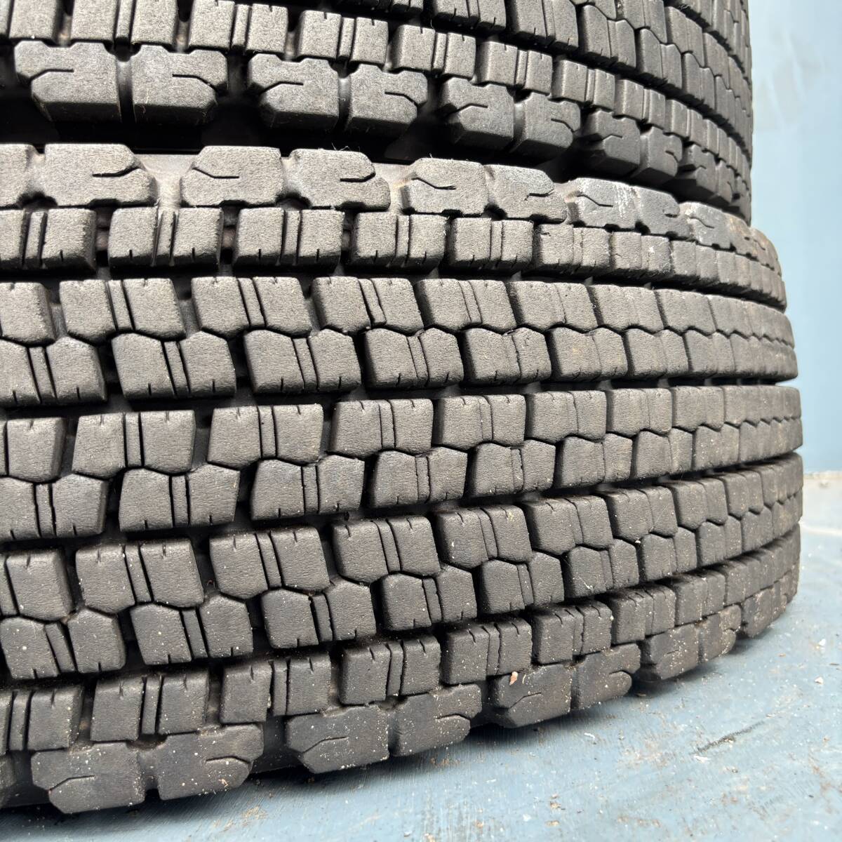 スーパーバリ山★2022年製!! 225/80R17.5 123/122L ブリヂストン W900 スタッドレス 6本セット拍卖