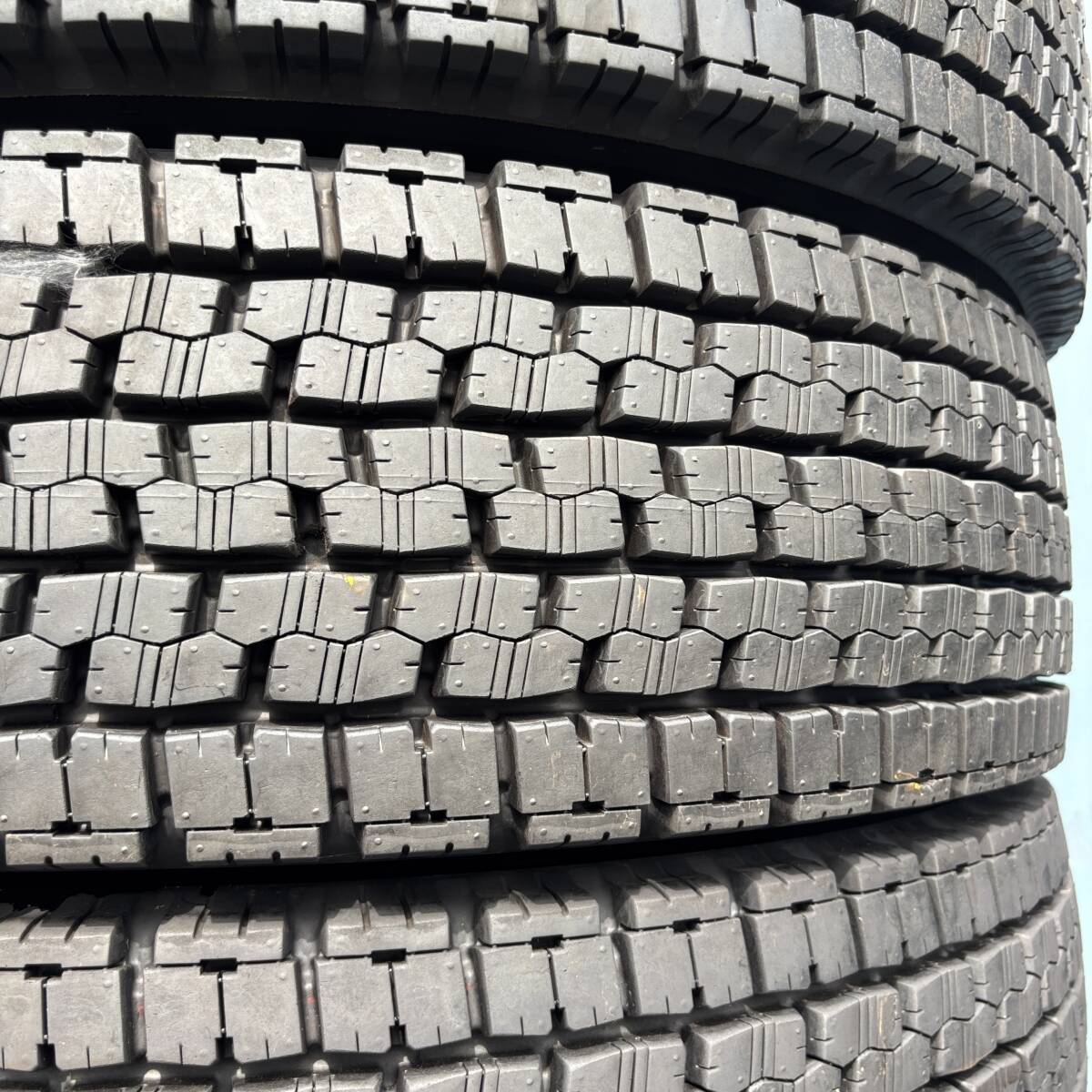 スーパーバリ山★イボ付きあり 2024年製!! 225/80R17.5 123/122L ブリヂストン W999 スタッドレス 6本セット拍卖