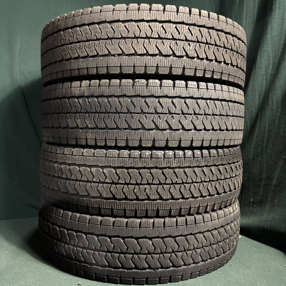 バリ溝★ ハイエース キャラバン★ 2024年製★ 195/80R15 107/105 ブリヂストン VL10 スタッドレス 4本セット 6拍卖