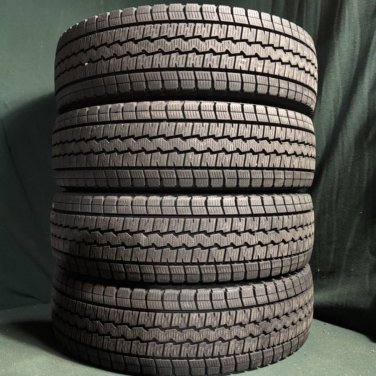 スーパーバリ溝★ ハイエース キャラバン★ 2022年製★ 195/80R15 107/105 ダンロップ SV01 スタッドレス 4本セット 8拍卖