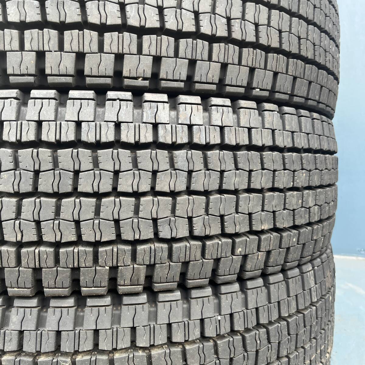 スーパーバリ山★2023年製!! 225/80R17.5 123/122L ダンロップ SP001 スタッドレス 6本セット 3拍卖