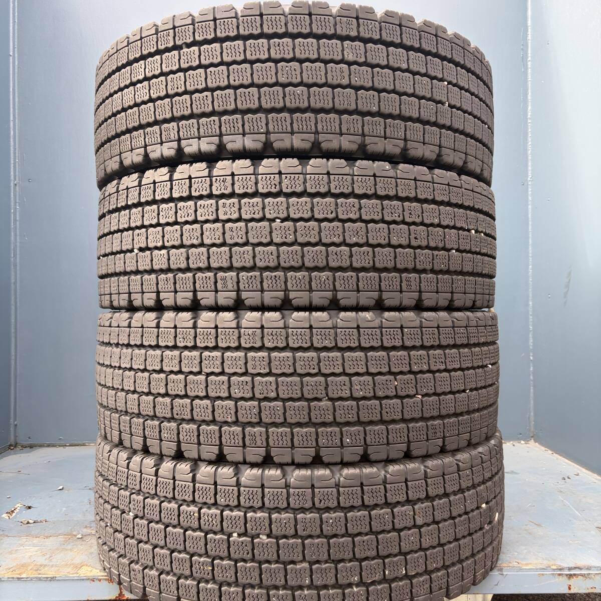 スーパーバリ山★11mm 245/70R19.5 136/134J ブリヂストン W910 スタッドレス 4本セット 拍卖