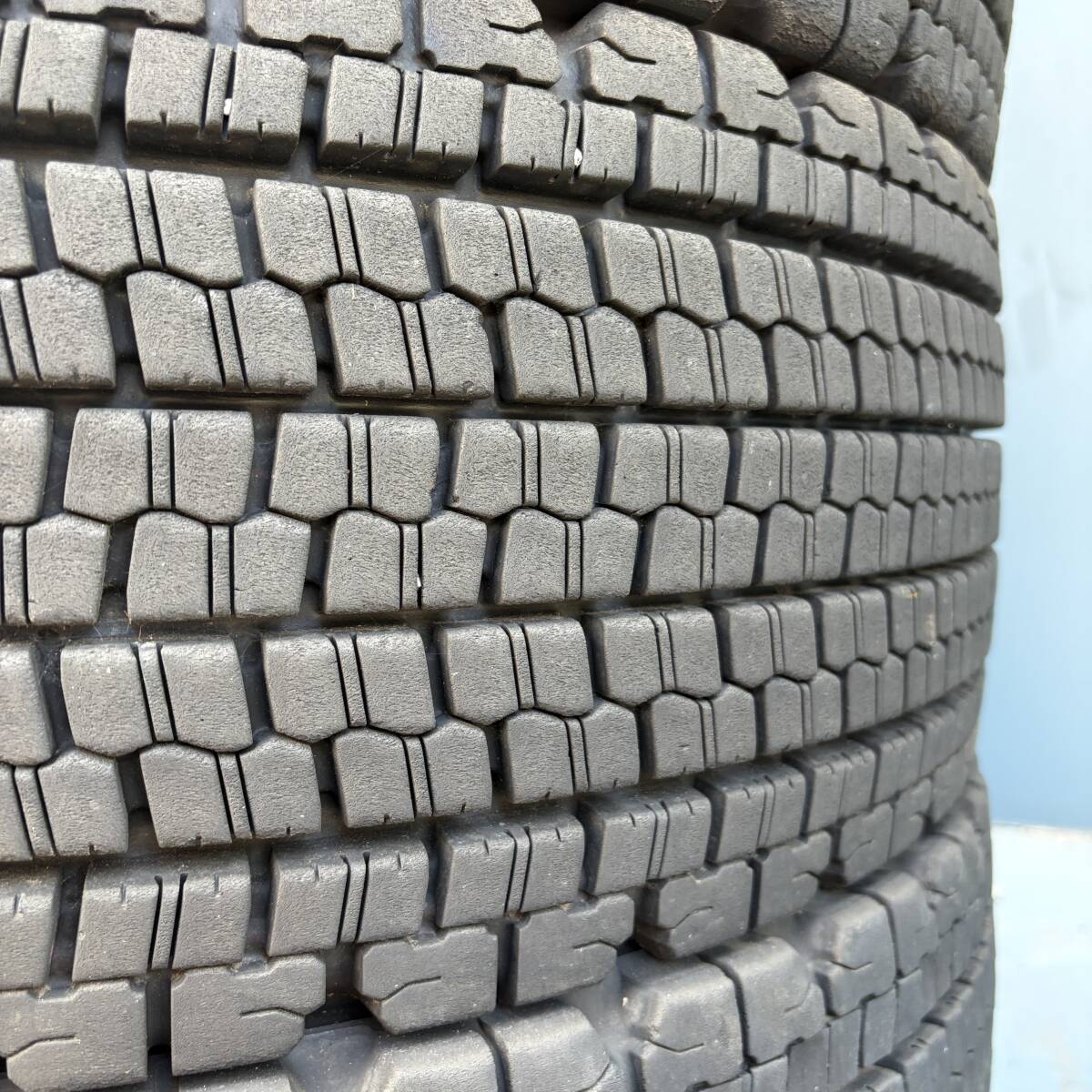 スーパーバリ山★2023年製 245/70R19.5 136/134J ブリヂストン W900 スタッドレス 6本セット 拍卖
