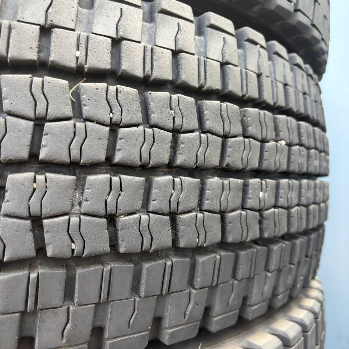 スーパーバリ山★格安スタート! 23年製!! 245/80R17.5 133/131J ダンロップ SP001  スタッドレス 6本セット拍卖