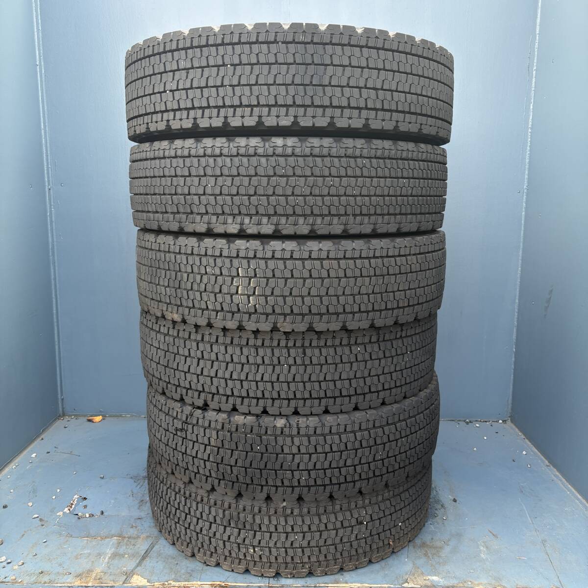 スーパーバリ山★格安スタート!! 2022年製 225/90R17.5 127/125L ブリヂストン W900 スタッドレス 6本セット拍卖