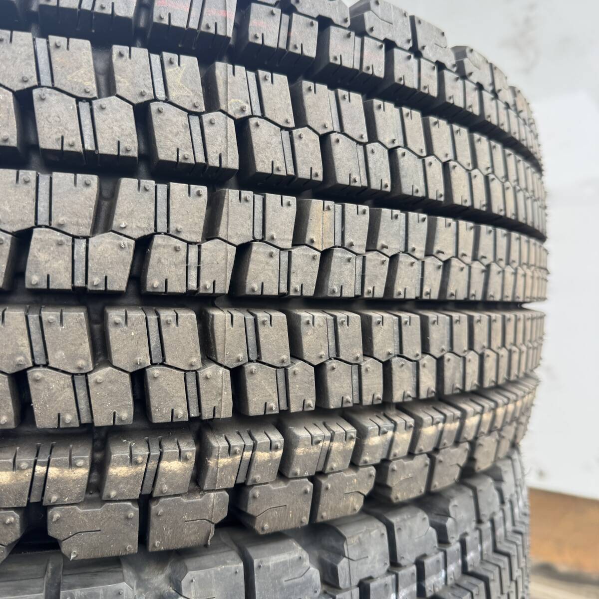 ほぼ新品?!★即納 18mm ISOホイール 265/70R19.5 140/138J ブリヂストン W900スタッドレス 4本セット 5拍卖