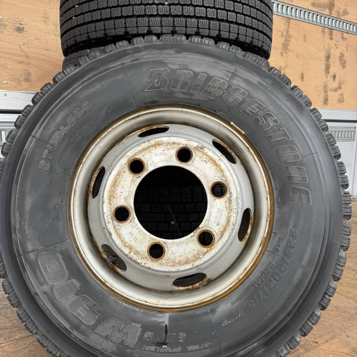 バリ山★即納 18mm ISOホイール 225/90R17.5 127/125J ブリヂストン W910 スタッドレス 6本セット 1台分拍卖