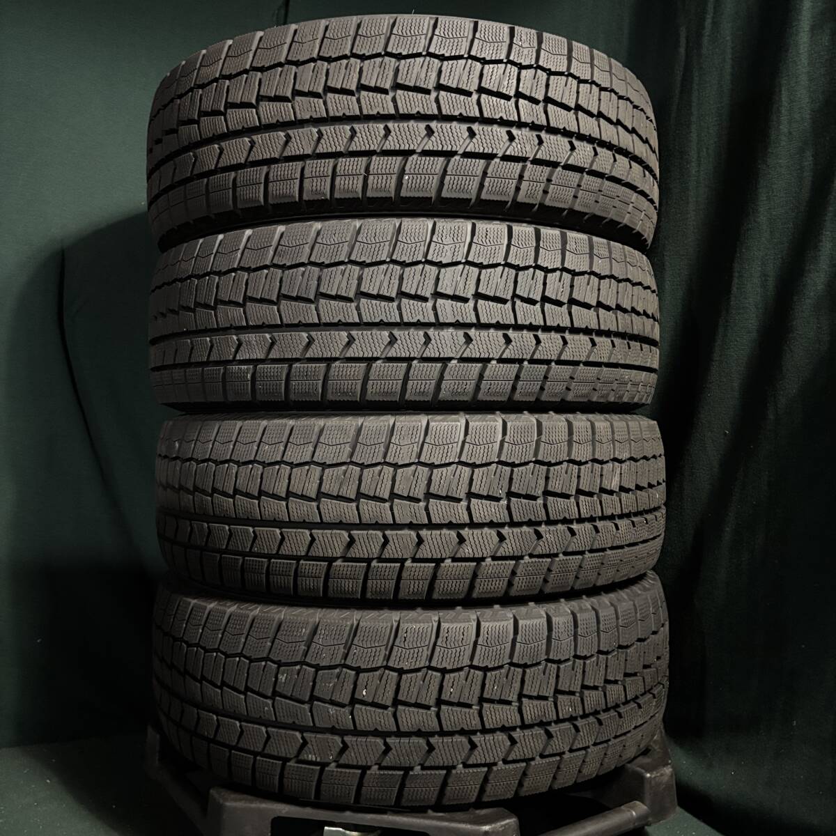 1000円スタート 2022年製 超バリ山★ 195/65R15 ダンロップ WM02 スタッドレス 4本 ノア ヴォクシー セレナ エスクァイア ステップワゴン拍卖