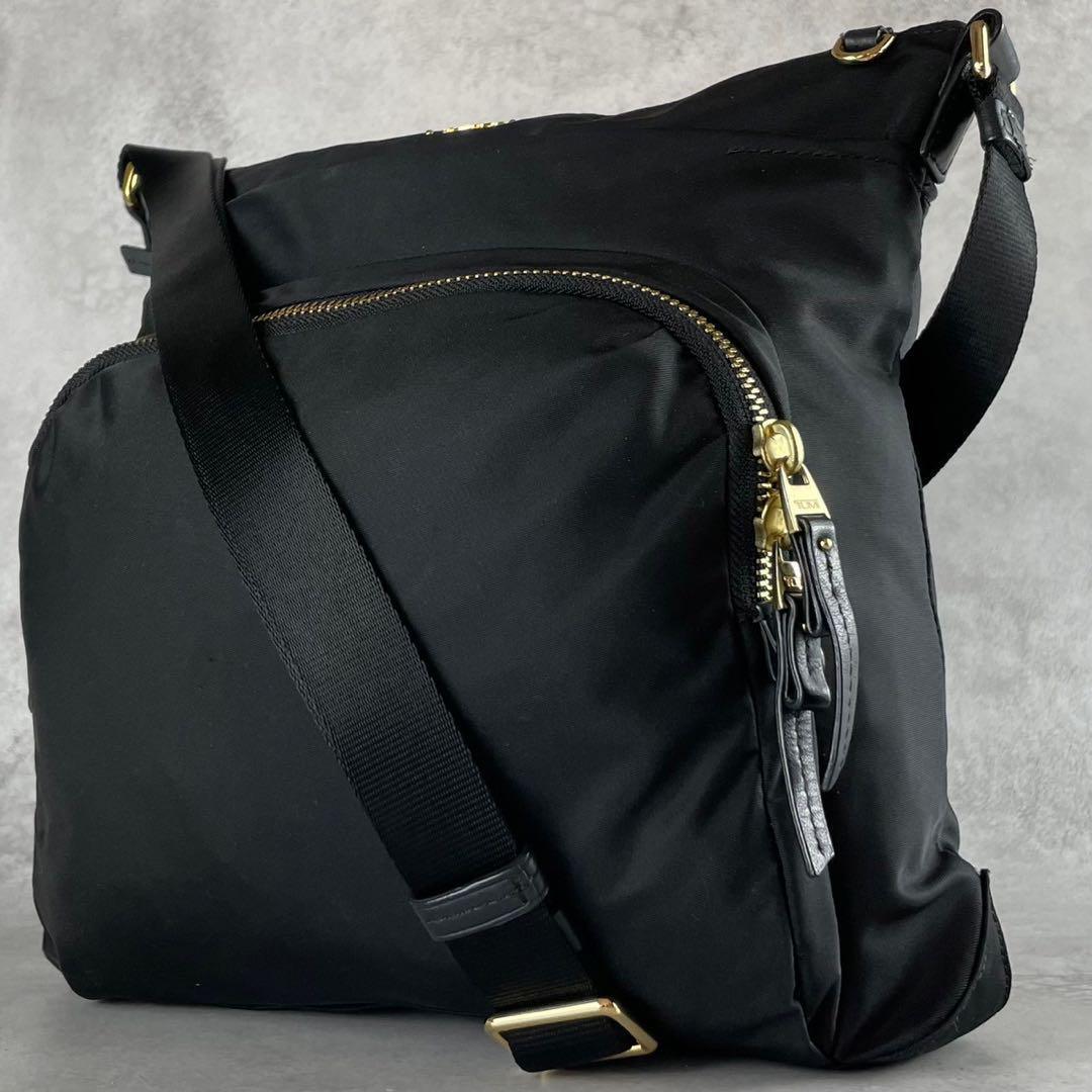 【送料無料】TUMI ショルダーバッグ ナイロン カプリ ヴォヤジュール 484785MB拍卖
