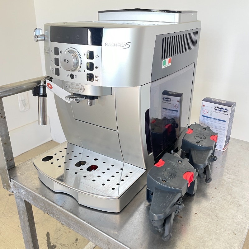 北海道・九州・沖縄・離島等追加送料有【中古】 エスプレッソマシン デロンギ ECAM22110SBH 2014年 (No.9963) 業務用 厨房機器拍卖