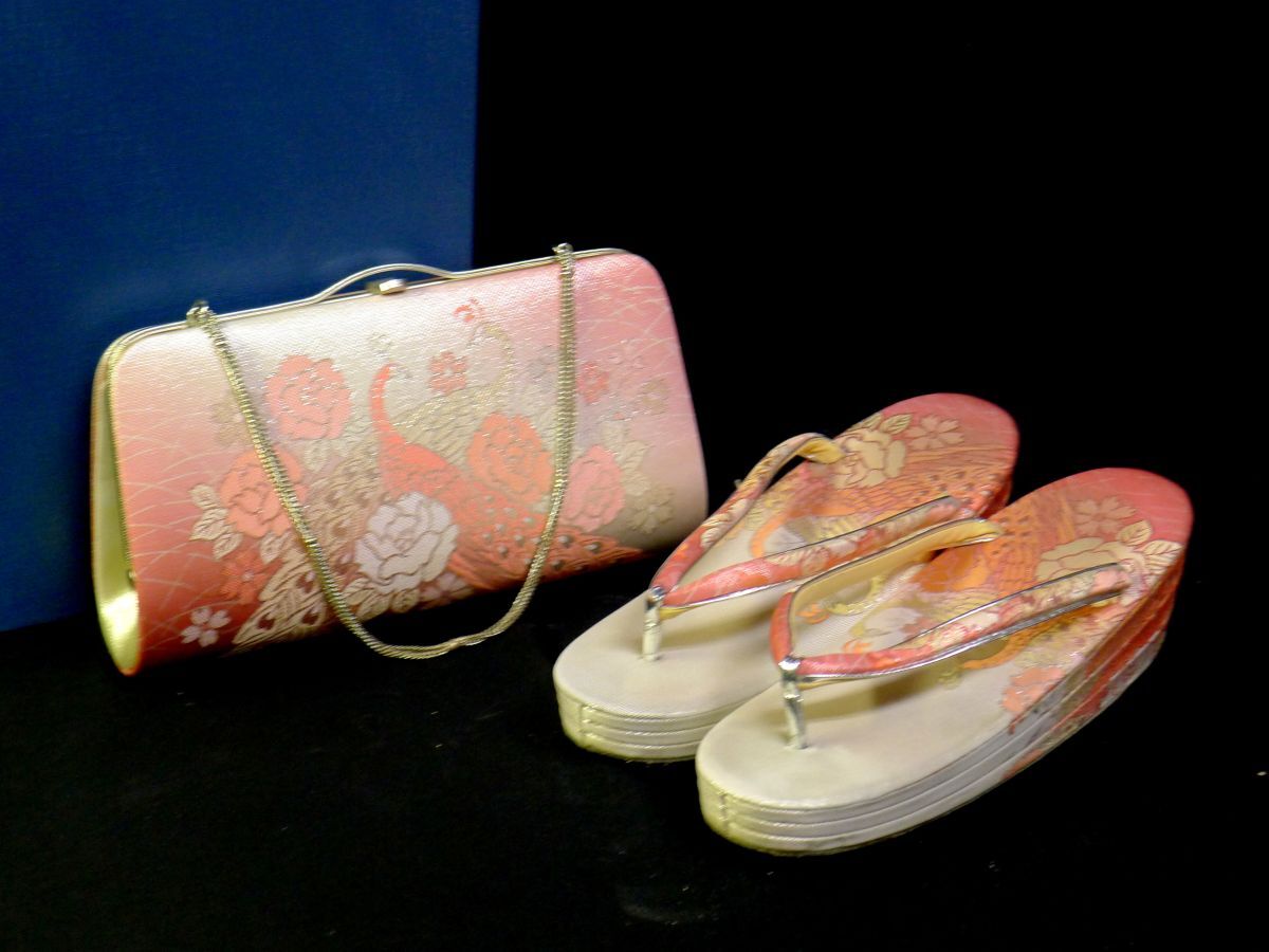 j◆314 草履 バッグ セット 薔薇に孔雀柄 ピンク色 履物 22.5㎝ 和装小物 着物 振袖 成人式 初詣 結婚式 パーティー などに/100拍卖