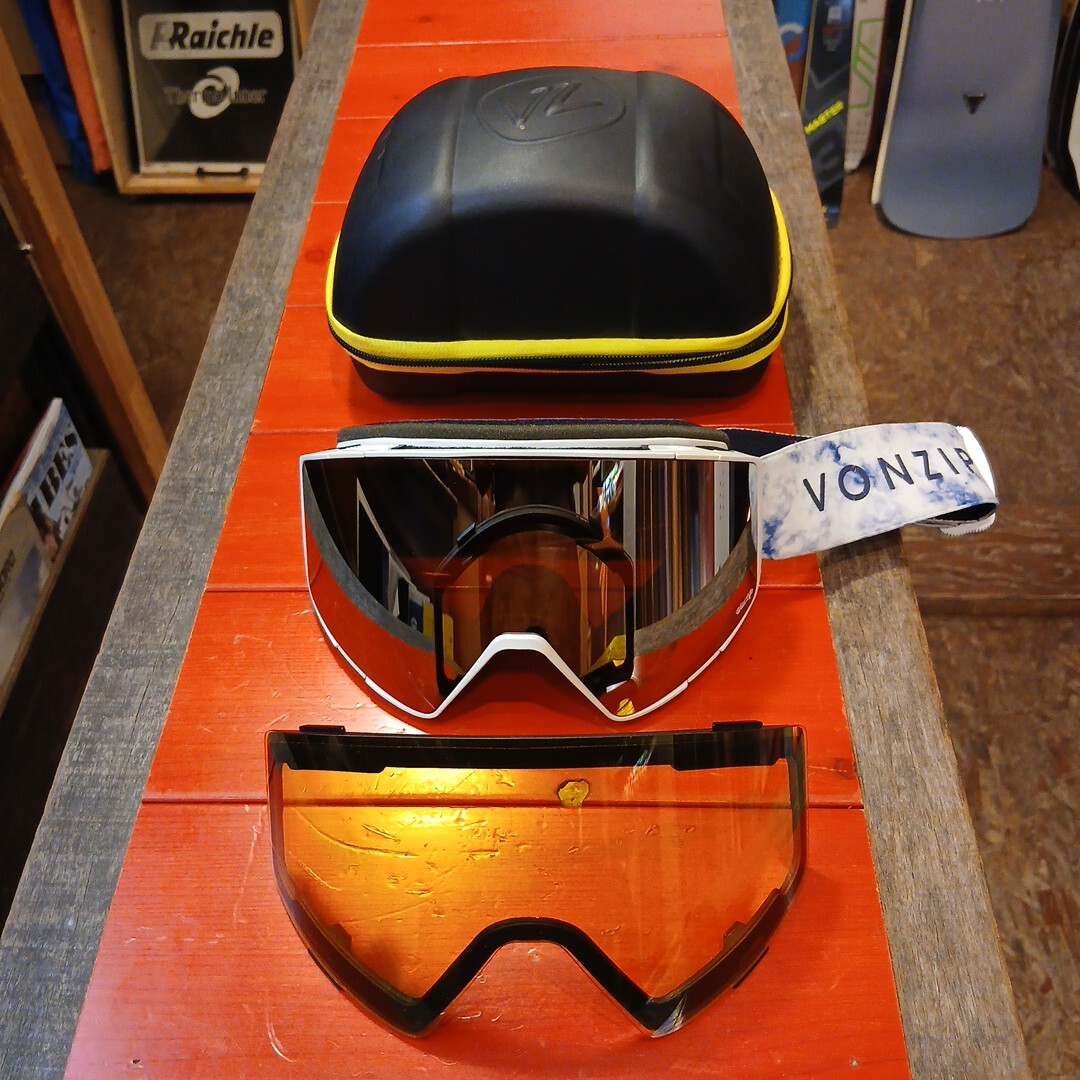 VONZIPPERスノーゴーグルシルバーミラーワンタッチ交換レンズクラアーイエローケース付き委託品#ボンジッパー#VONZIPPERスノーボードスキー拍卖