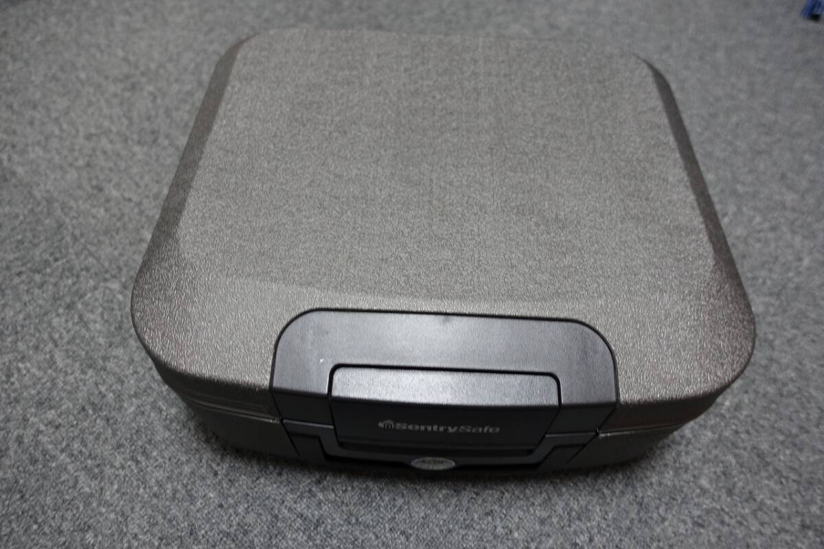 ★☆Sentry Safe 耐火防水金庫 未使用品  39×34×17cm☆★拍卖