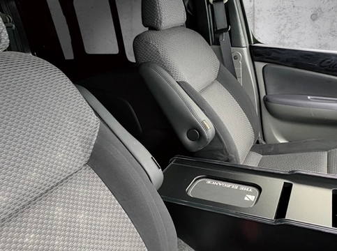 「j-club/レガンス」NV350 キャラバン ナロー(E26)用フロントシートアームレストx助手席(レザーブラック/無段階タイプ)拍卖